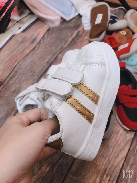 Giày thể thao 2 sọc kẻ