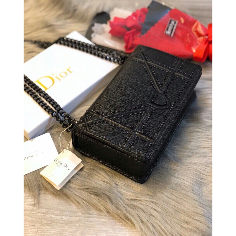 Túi Dior đinh da sần vỡ hộp