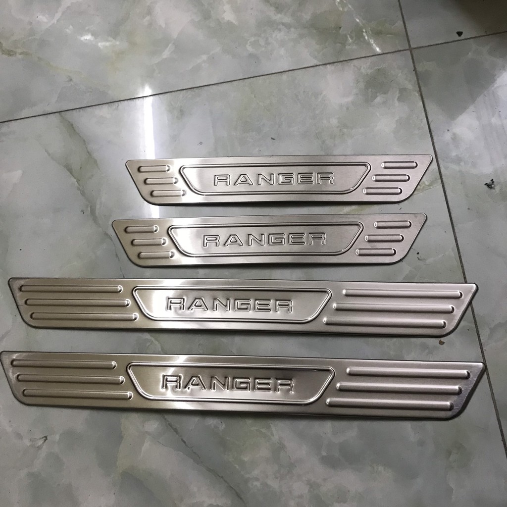 Bộ nẹp bước chân ngoài Inox Ford Ranger các form 2013-2021