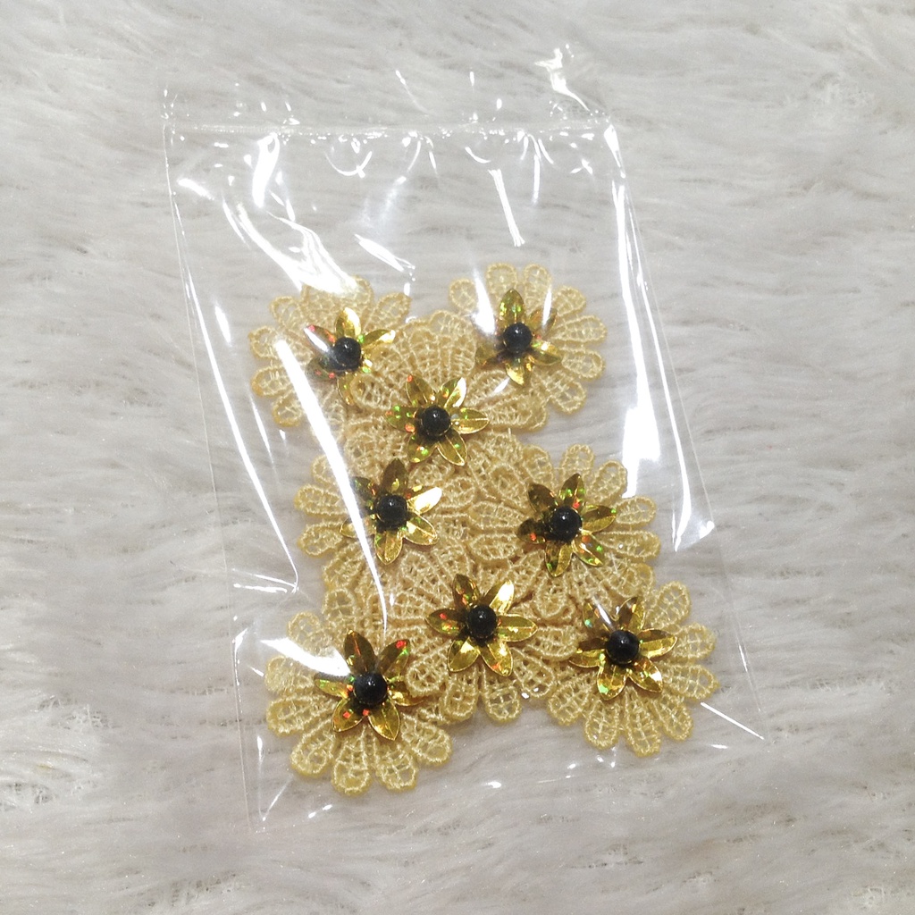 Set 8 bông thêu hoa mai thạch thảo vàng đính hạt cườm trai kết kim sa áo dài váy đầm