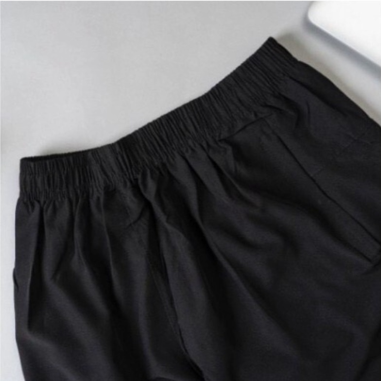 Quần đùi nam, Quần short chất gió thể thao  được thiết kế lưng thun dây rút không gây hằn bụng, túi khóa kéo tiện lợi.