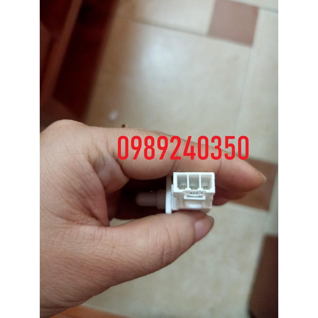 Công tắc cửa tủ lạnh 3 chân loại cài