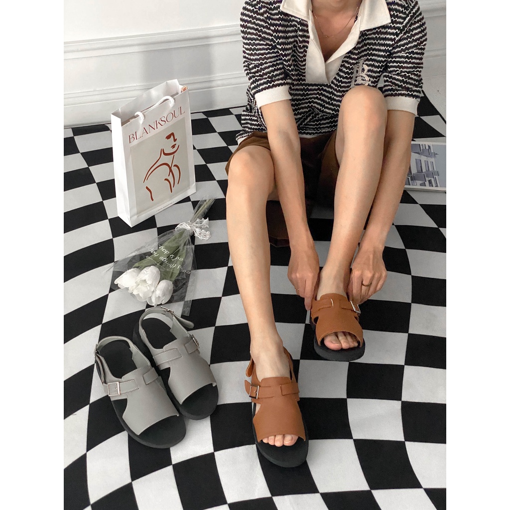 KSOUL Giày Da Đế Cao Su K Strap Saffiano Sandals Màu Nâu Da Saffiano Đế Cao Su