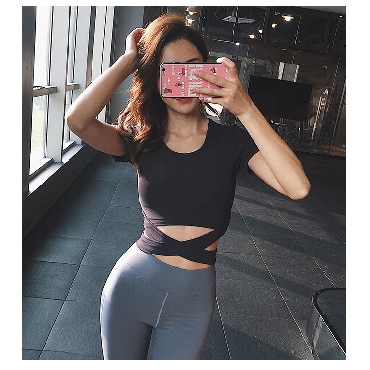 Áo crop top MOVING PEACH dành cho nữ