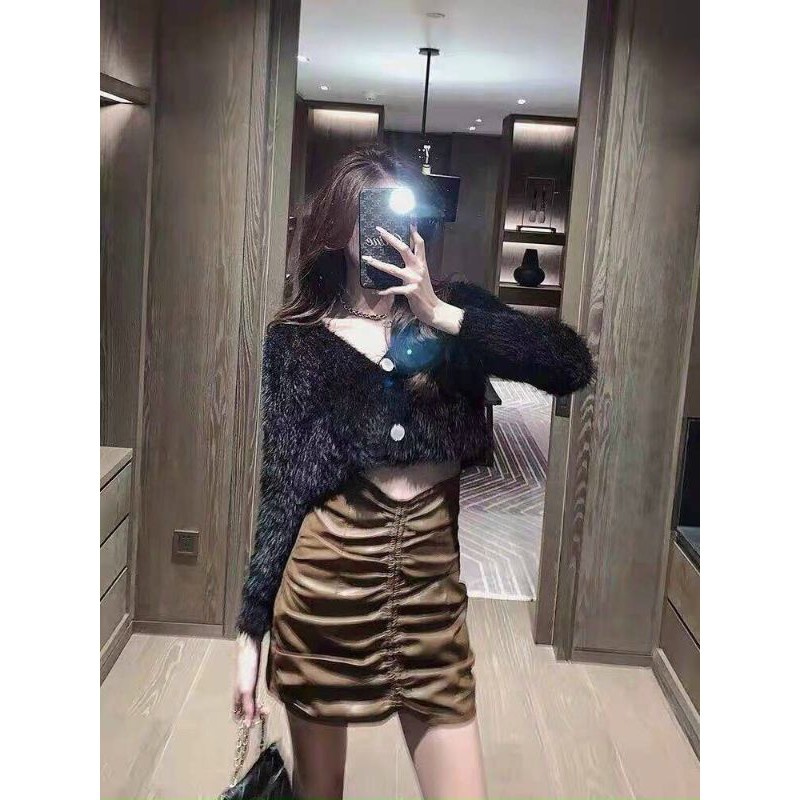 Váy da nhăn hot có quần trong