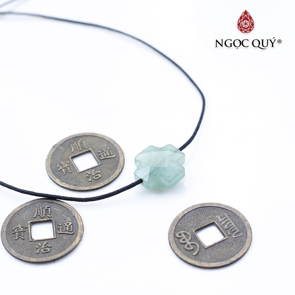 Mặt dây chuyền thánh giá xỏ ngang TA dâu xanh - Ngọc Qúy