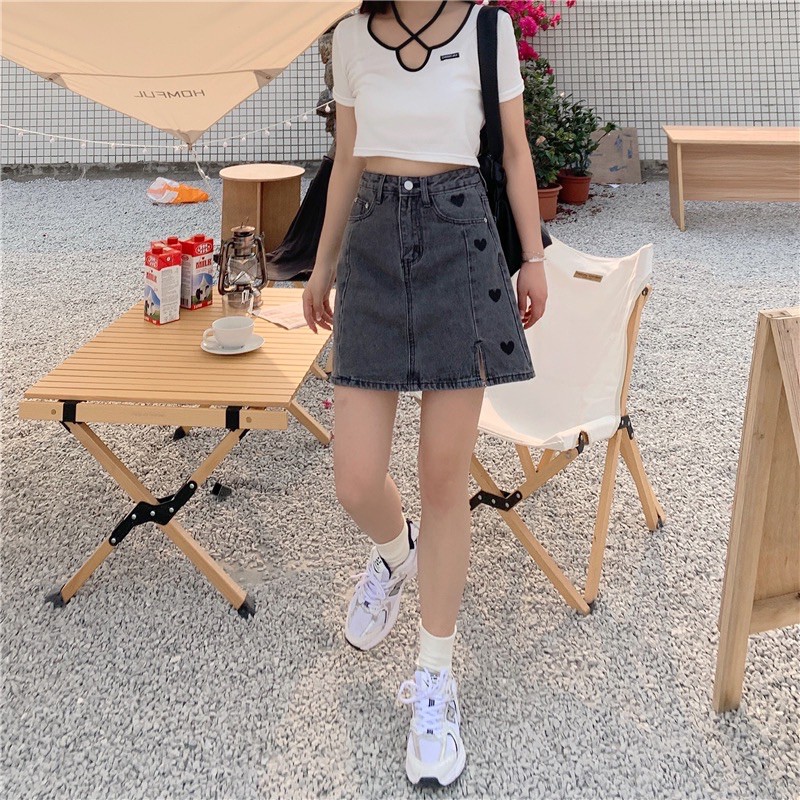 Chân váy chữ A xẻ tà thêu tim mẫu 2021