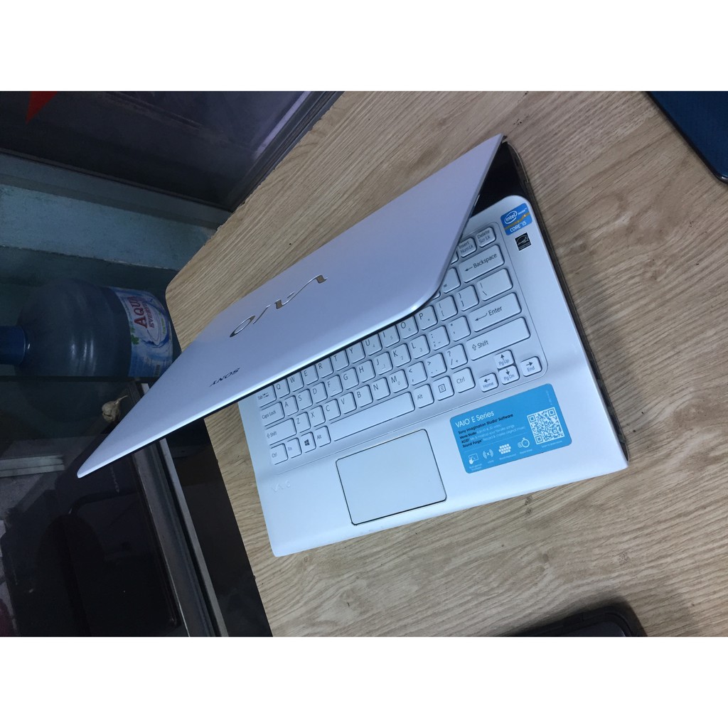 Hot Hot Laptop Sony vaio SVE14 Sang chảnh chíp core i5-3210M/4GB/HDD 320GB Cạc HD4000 game mượt. Tặng chuột không dây