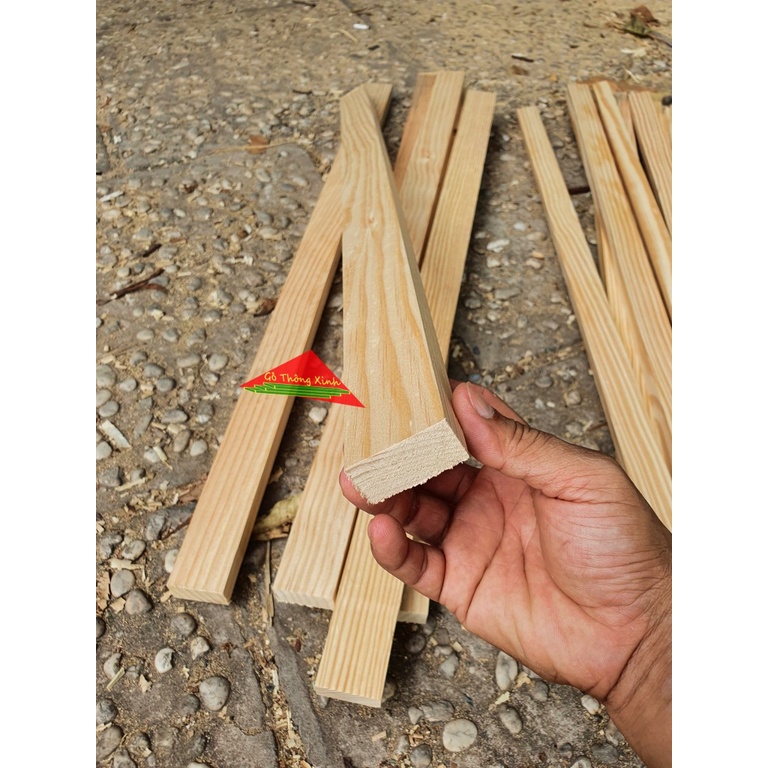 Thanh gỗ thông vuông 2x4cm, dài 80cm bào láng 4 mặt đẹp dùng làm khung sườn, làm xương, trang trí