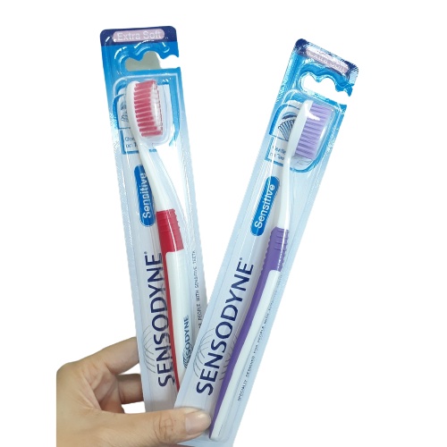 Bàn chải đánh răng dành cho răng ê buốt Sensodyne Sensitive Extra Soft