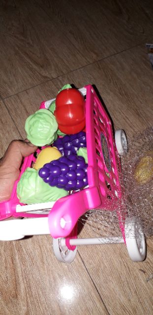 Sét 1 chiếc xe mô hình đi siêu thị và các mô hình trái cây bằng nhựa rất đẹp