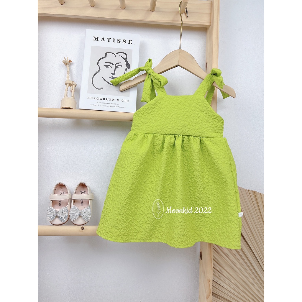 Váy bé gái 2 dây vân nỗi chất đũi xốp mềm mát cho bé 8-20kg