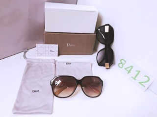 Kính Dior tặng hộp