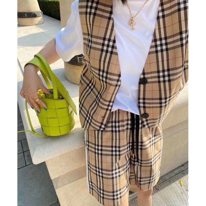 bộ hè nữ kẻ sọc áo phông ngắn tay + quần short lưng thun Kaki burberry bbr