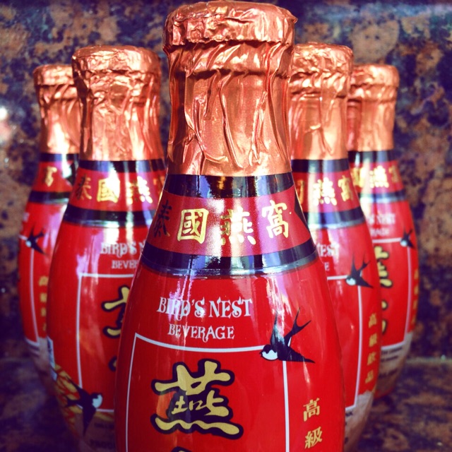 Nước yến Thái Lan chai sành đỏ 180ml