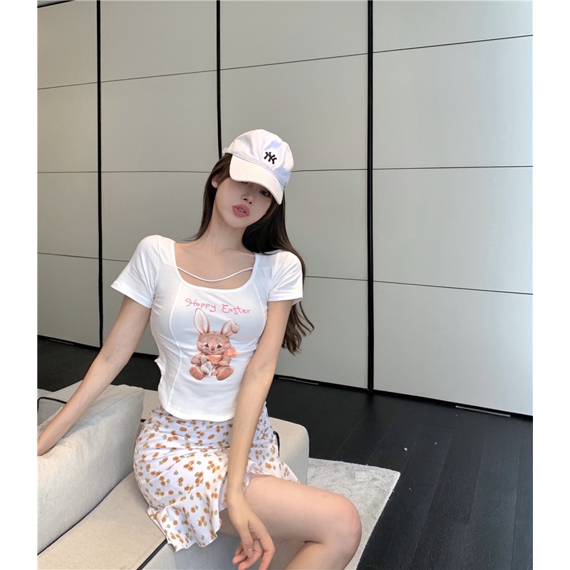 Áo Thun Ngắn Tay Cổ Chữ U Và Chân Váy Hoa Thời Trang Nữ Tính