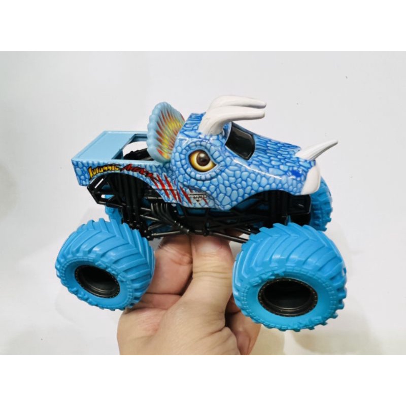 Xe Monster Jam cá mập phiên bản Ice của hãng Spin Master ( có ảnh thật)