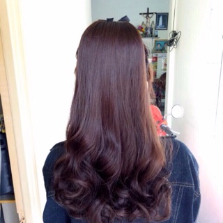 Tóc giả combo cột nâu đỏ có gắn line kim tuyến và mái thưa nâu đỏ của khách