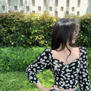(SẴN) Áo croptop hoa cúc M8