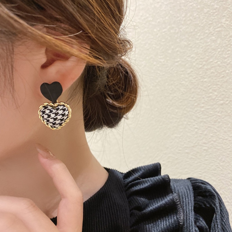 1 đôi bông tai họa tiết răng cưa thời trang cho nữ