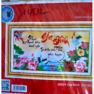 Tranh thêu chữ thập Gia đình