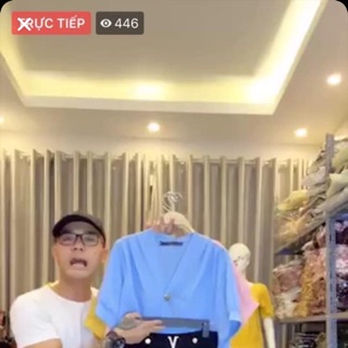 Com bo 2 áo xanh vàng