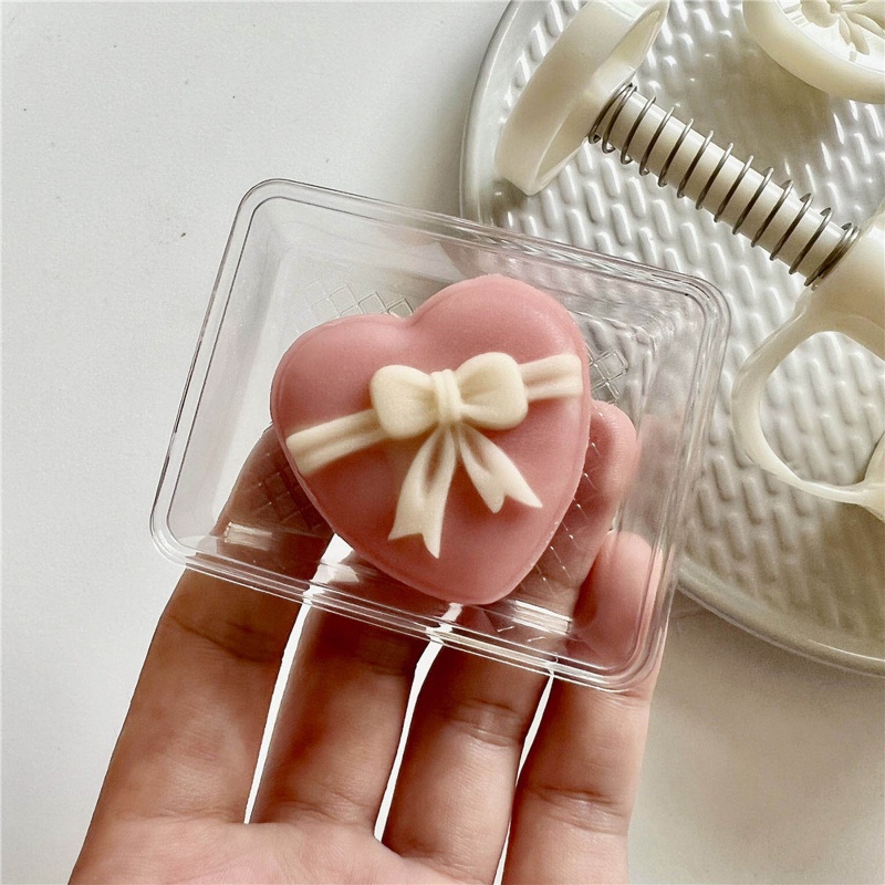Khuôn Làm Bánh Trung Thu Bằng Nhựa 20g Hình Nơ / Trái Tim