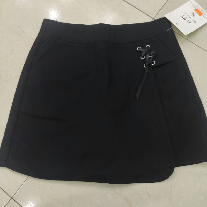 Quần short nữ giả chân váy ngắn Màu Đen cạp chun - Quần đùi nữ ống kiểu vạt chéo chất umi Mặc đi chơi thể thao tập gym