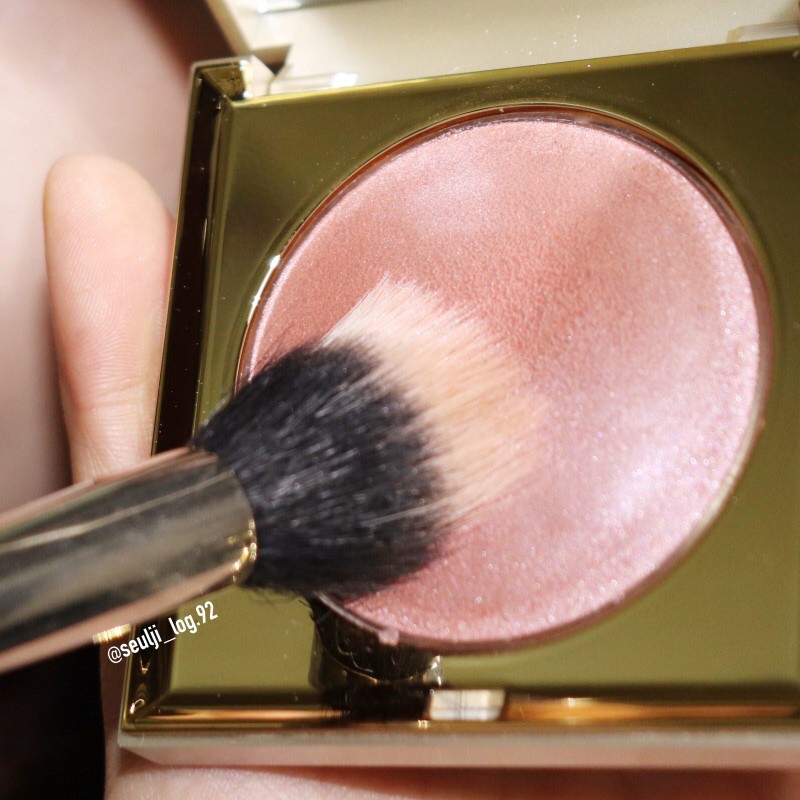 Phấn bắt sáng Stila