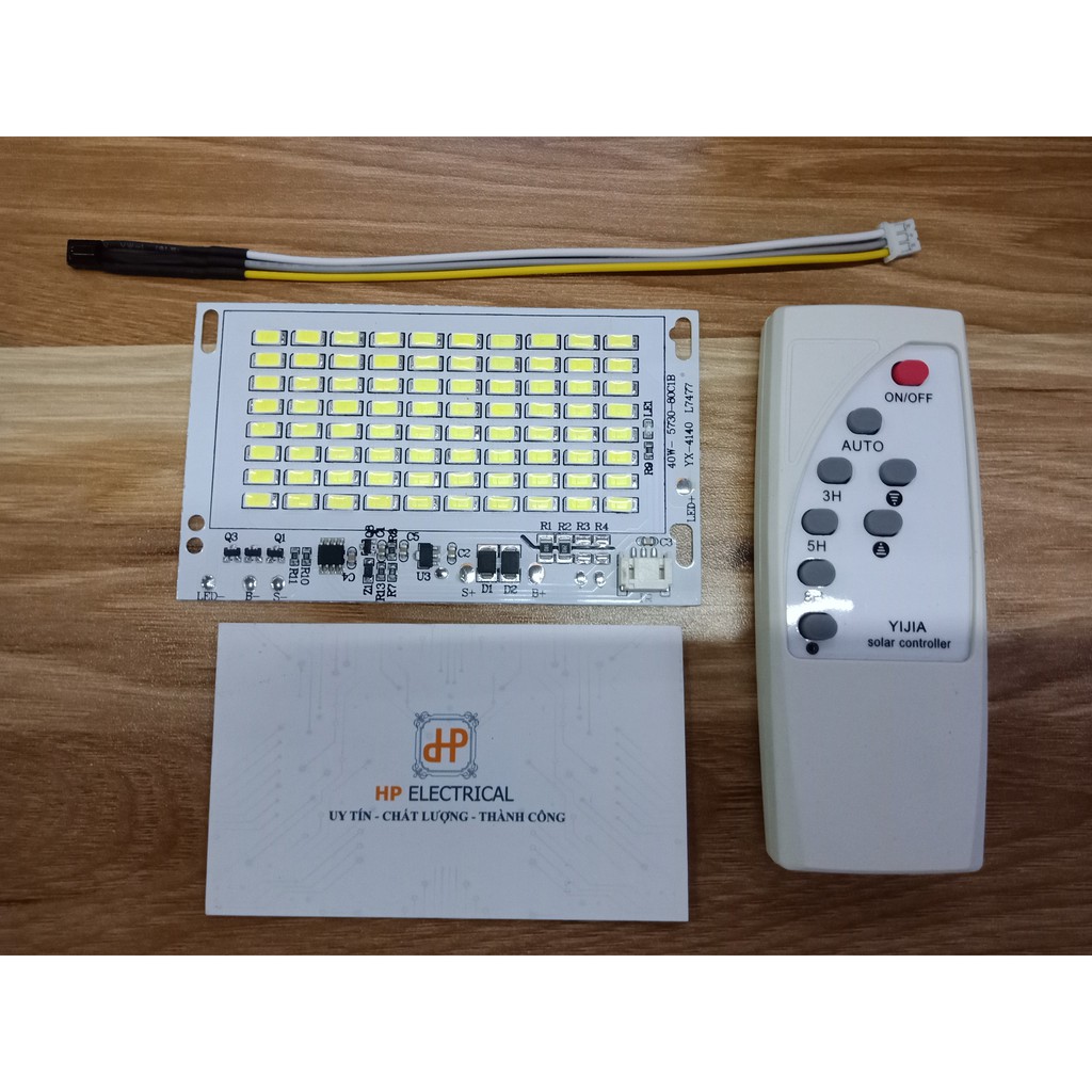 Đèn pha led năng lượng mặt trời 40w 103/60mm kèm Remote và cảm biến hồng ngoại HP Electrical