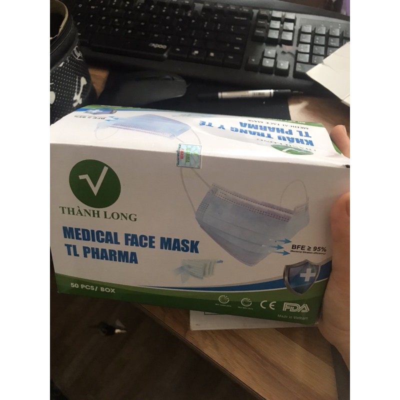 Khẩu trang y tế 4 lớp có logo dập nổi, kháng khuẩn người lớn hộp 50c giấy tờ cty( Kèm video cận chất) | BigBuy360 - bigbuy360.vn