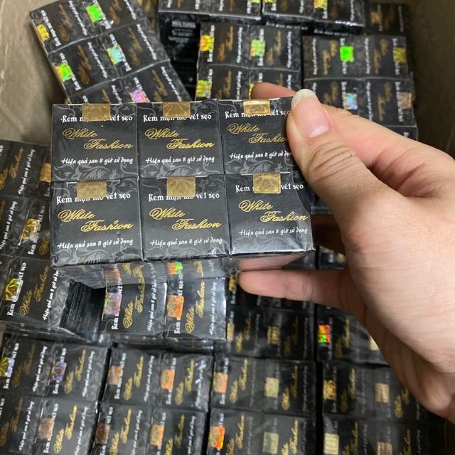 12 hủ Kem mụn White Fashion