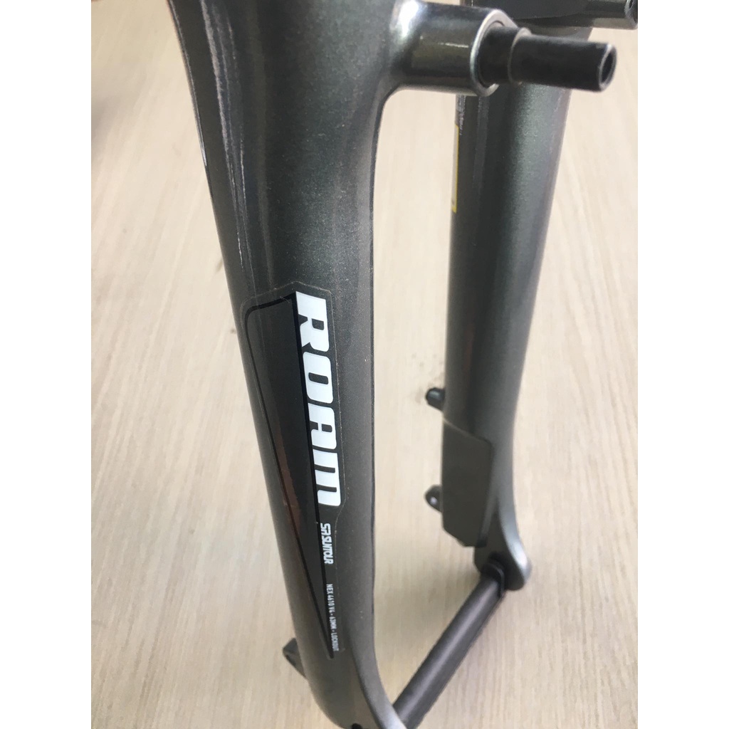 Thụt giảm xóc / càng giảm xóc GIANT ROAM Suntour 700C XE ĐẠP Tuaring