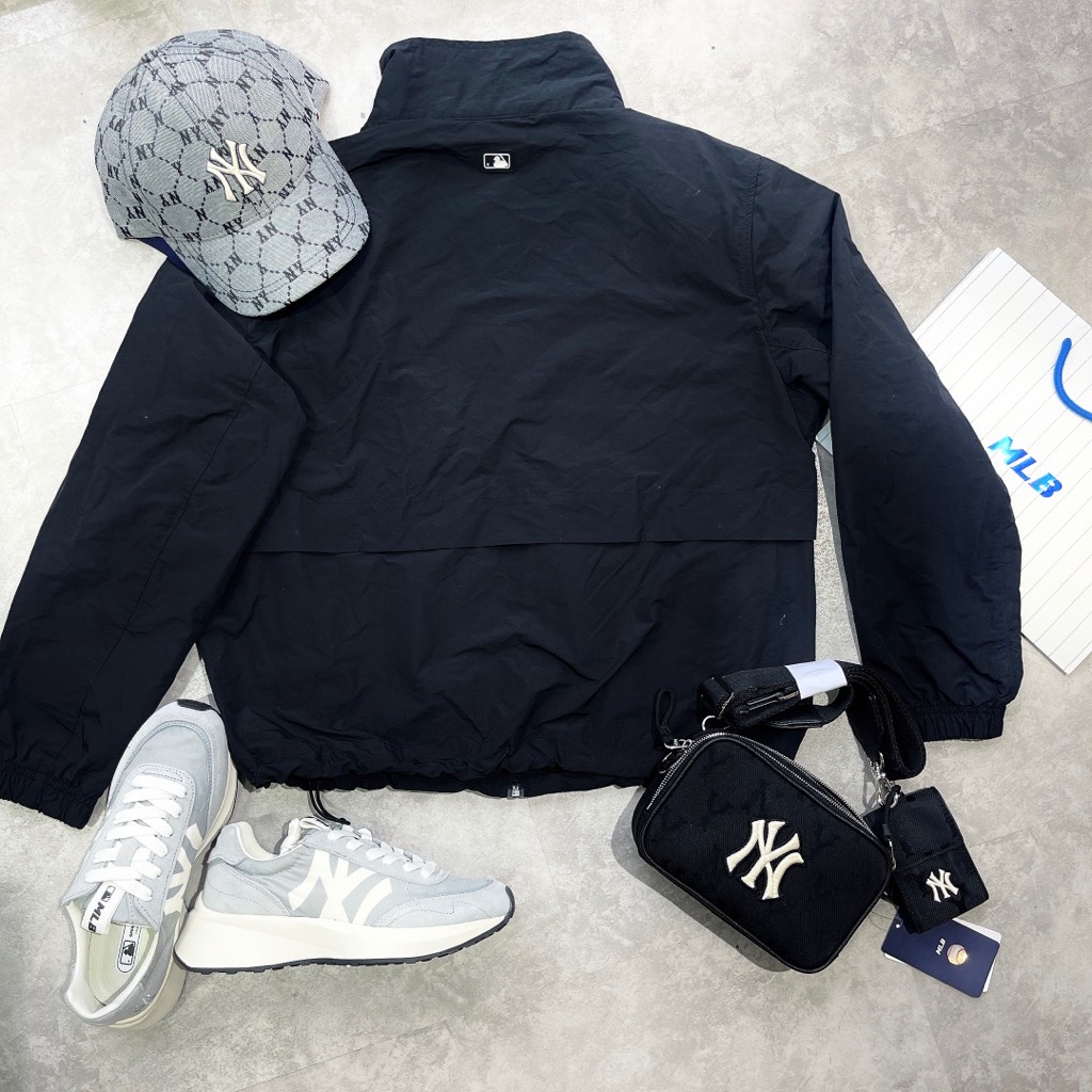 Áo khoác gió MLB đen Ny