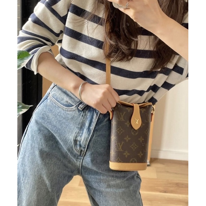 Túi chéo W266-18 FOLD ME POUCH fullbox nam châm 2box kèm quai da đẹp giá quá iu