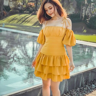 Váy vàng đũi 2 dây bo eo tay bồng