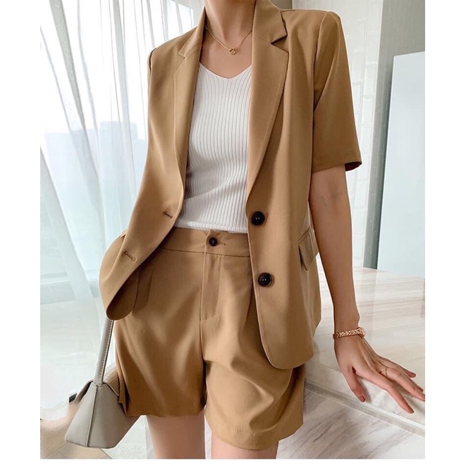 Bộ vest đùi siêu thời trang sang chảnh cho khách yêu ạ. Chất mát thoáng co giãn đanh không bai xù quay máy thoải mái