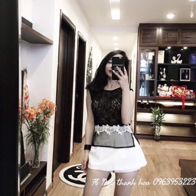 Áo ren xẻ tà cổ đính đá