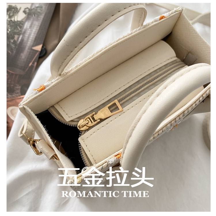 Túi đeo vai IELGY dáng vuông nhỏ dệt tay họa tiết hoa cúc nhỏ phong cách phương Tây thời trang mùa hè dành cho nữ