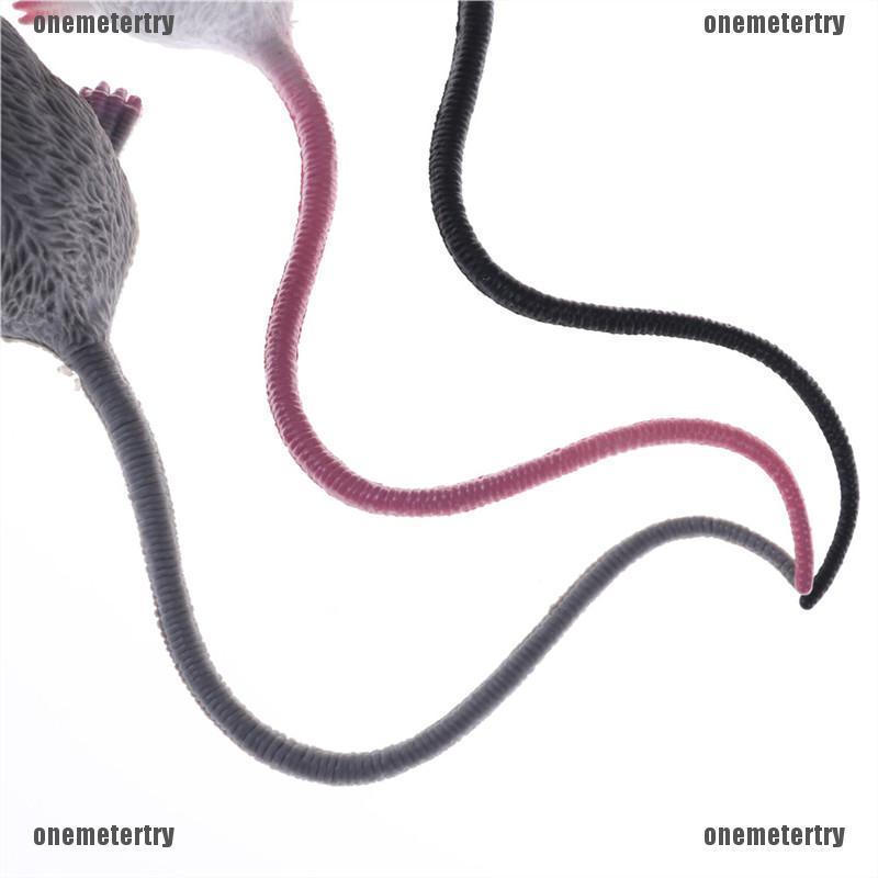 Con chuột giả dùng để trang trí Halloween