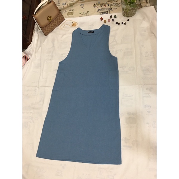 Đầm midi yếm sát nách trơn màu xanh và màu đen | BigBuy360 - bigbuy360.vn