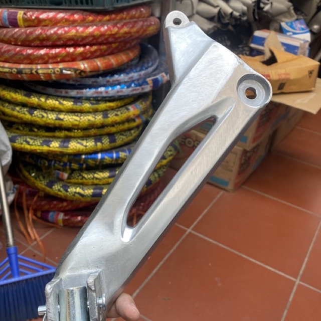 Báng gác để chân sau xe dream thái việt super cao su