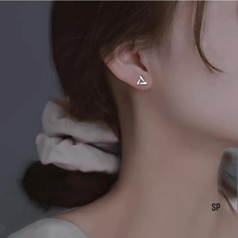 Bông tai bạc nhẹ nhàng cá tính, thiết kế mang phong cách mới lạ cuốn hút  Mainomi Shop Bạc Xinh