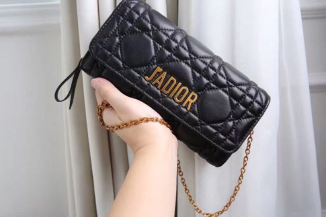 Cluth da trần, dây xích