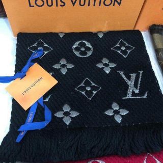 Khăn Len LV đen nhũ trắng (KT; 30x130)