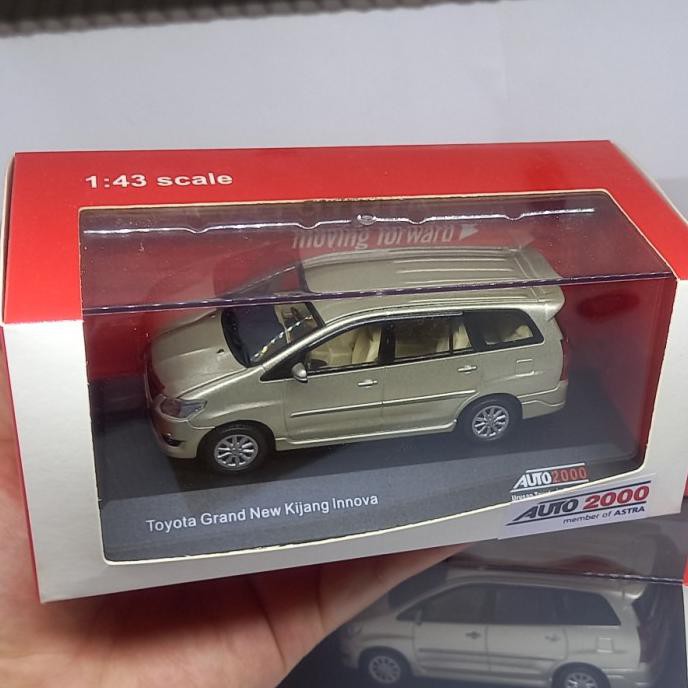 Mô Hình Xe Hơi Toyota Innova Auto2000 Tỉ Lệ 1: 43