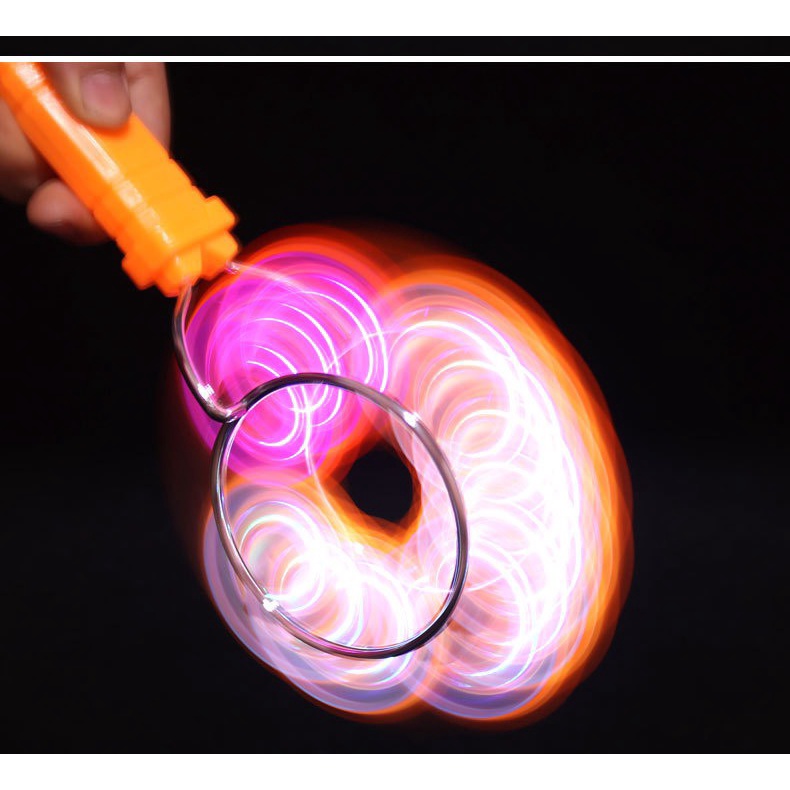 Con quay nam châm phát sáng