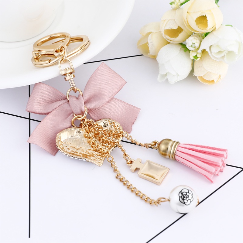 Móc khóa hình trái tim đính ngọc trai xinh xắn