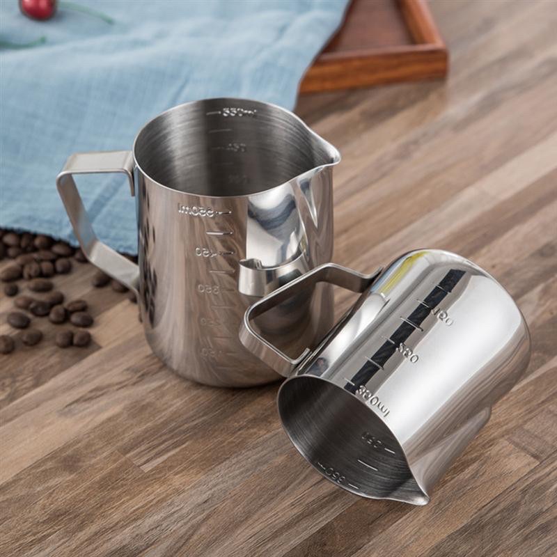 Ca đánh sữa inox có vạch chia định lượng