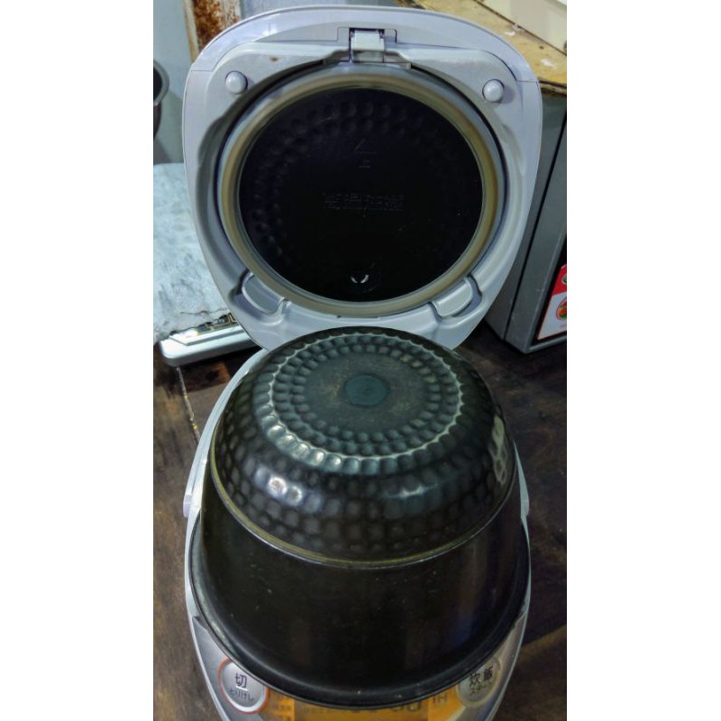 Nồi cơm IH Toshiba 0,63 Lít 2015 Made in Japan nồi còn mới 90% | BigBuy360 - bigbuy360.vn